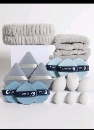 18pcs/Set Makeup Tools, Include 1pc Hair Band, 2pcs Wristbands, 3pcs Regular Makeup Sponge, 3pcs Mini Makeup Sponge, 3pcs Triangle Powder Puff, And 6pcs Air Cushion Powder Puff. Foundation Blending Beauty Sponge, For Liquid, Cream And Powder, Multicolor Makeup Sponge, Non-Latex Dry & Wet Dual-Use Foundation Cream, Suitable For All Skin Types.