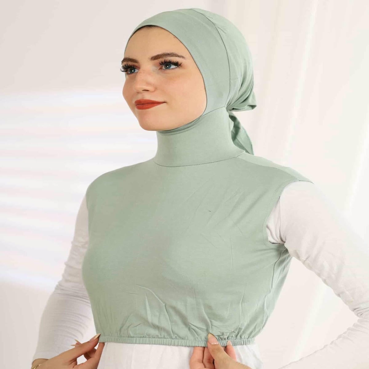 JAMILA - Sleevles Neckcover - Image 3