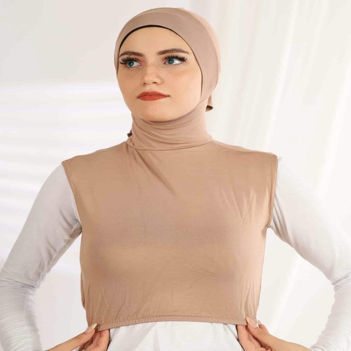 JAMILA - Sleevles Neckcover - Image 9