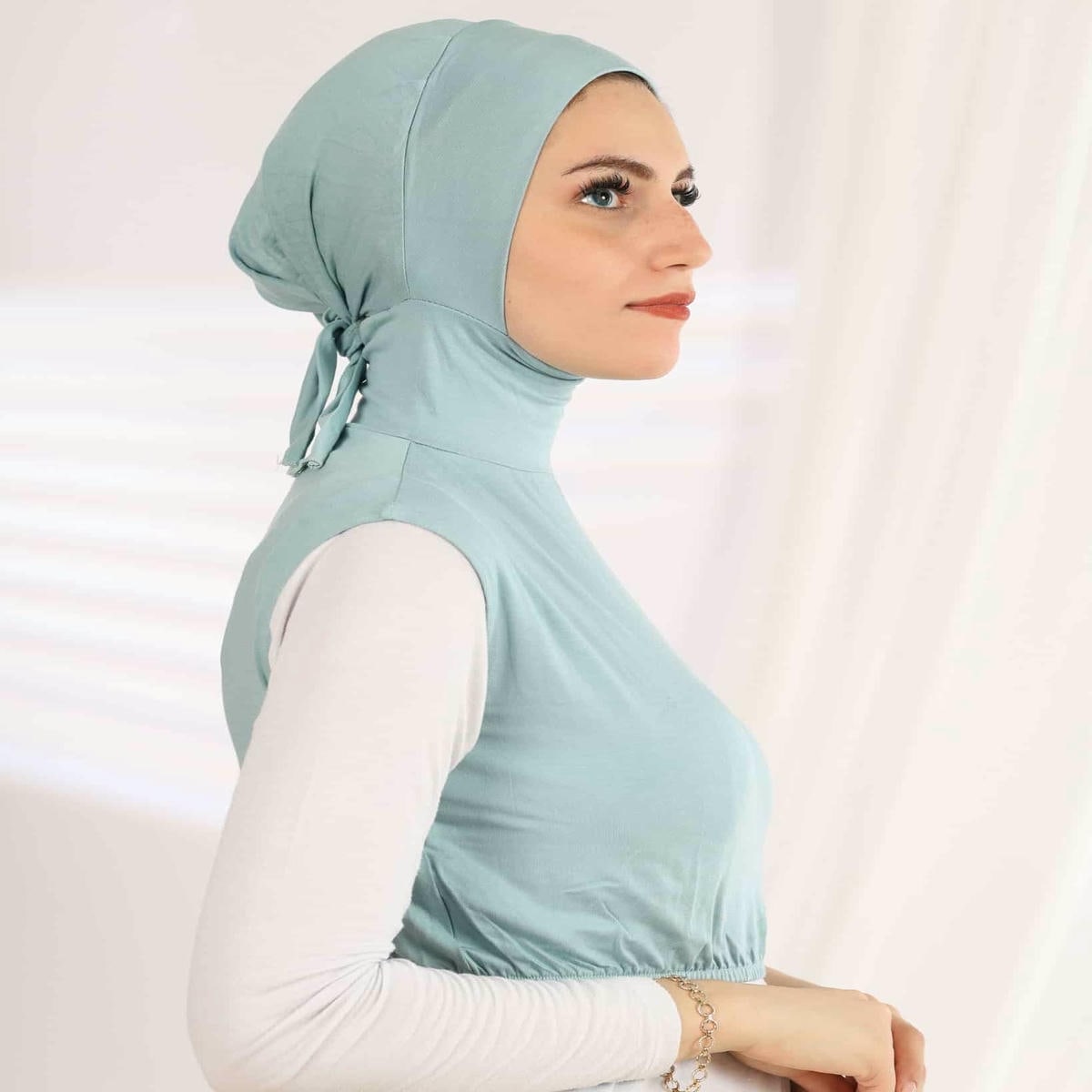 JAMILA - Sleevles Neckcover - Image 15