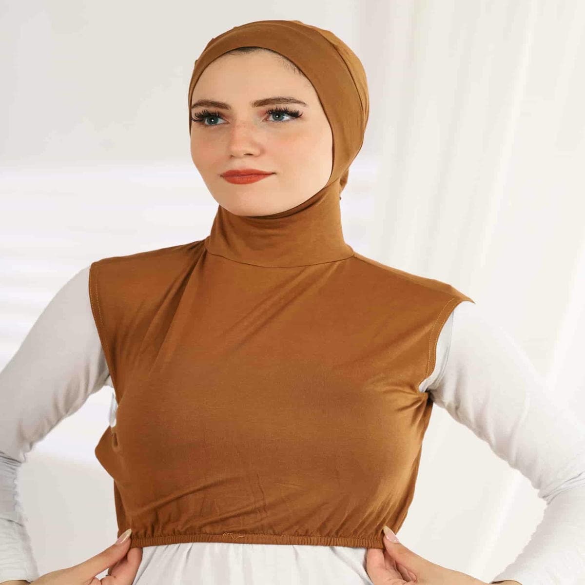 JAMILA - Sleevles Neckcover - Image 16