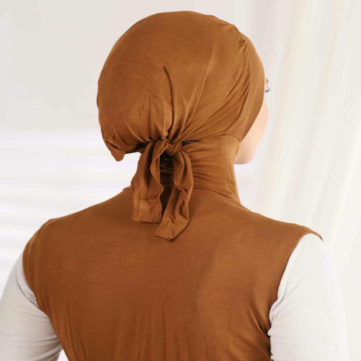 JAMILA - Sleevles Neckcover - Image 17