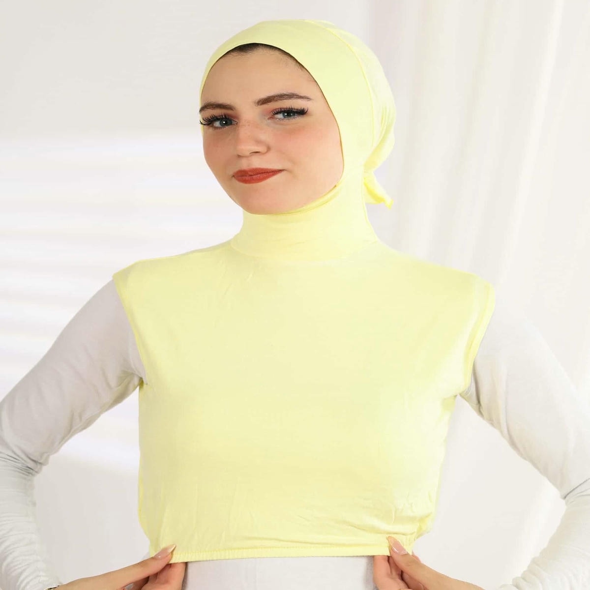 JAMILA - Sleevles Neckcover - Image 20