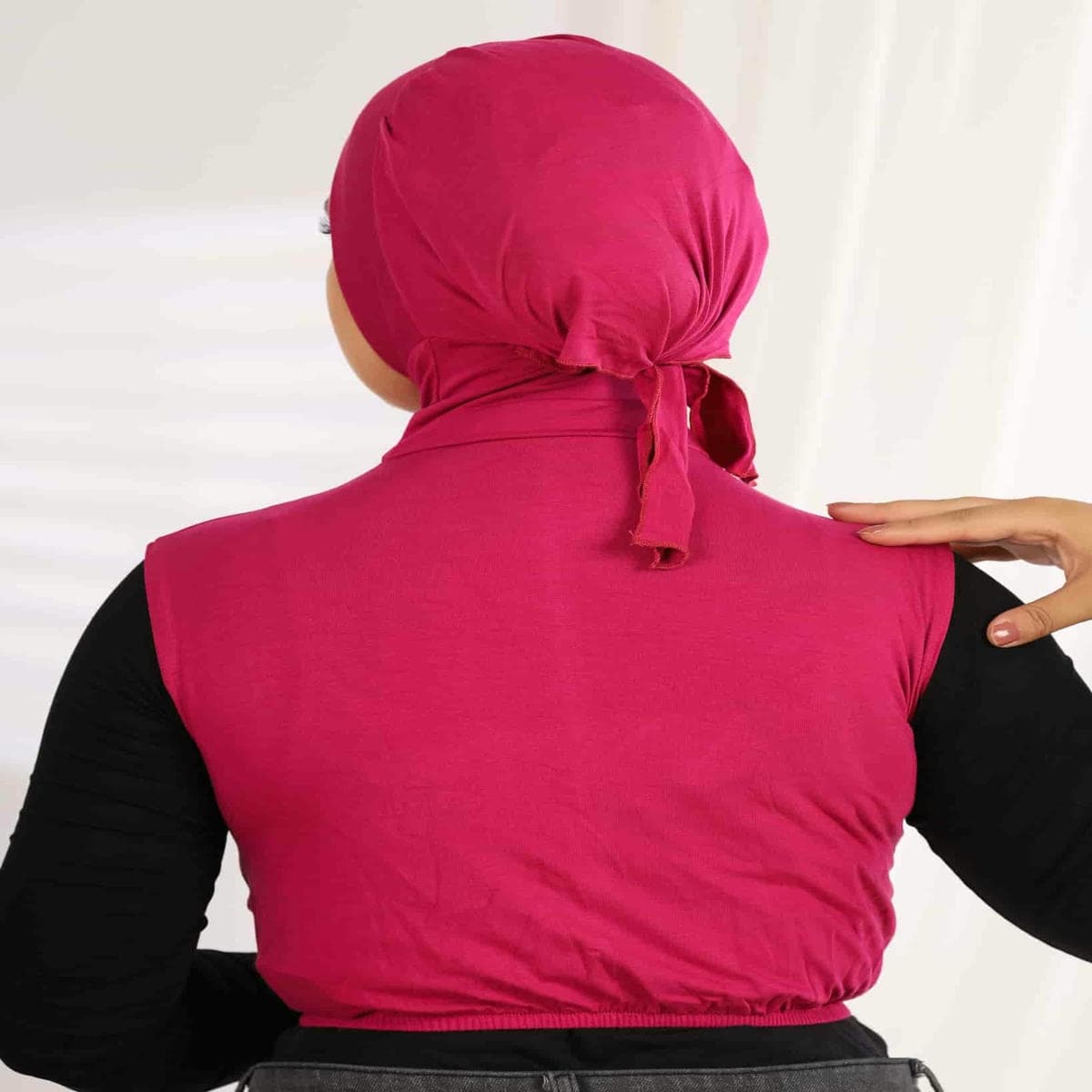 JAMILA - Sleevles Neckcover - Image 24