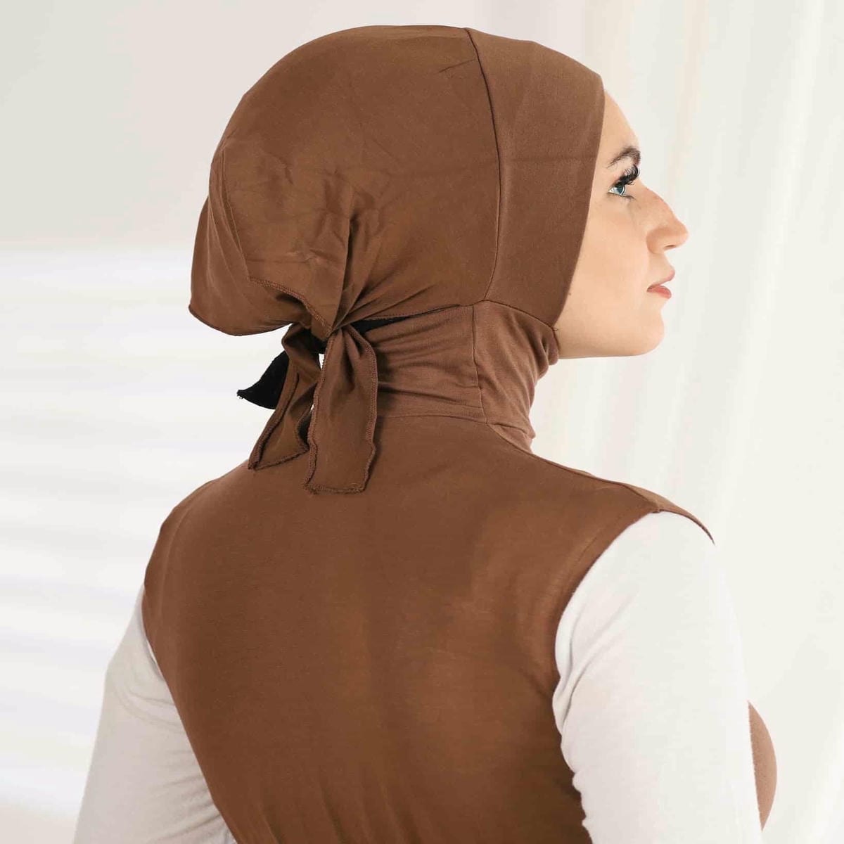 JAMILA - Sleevles Neckcover - Image 33