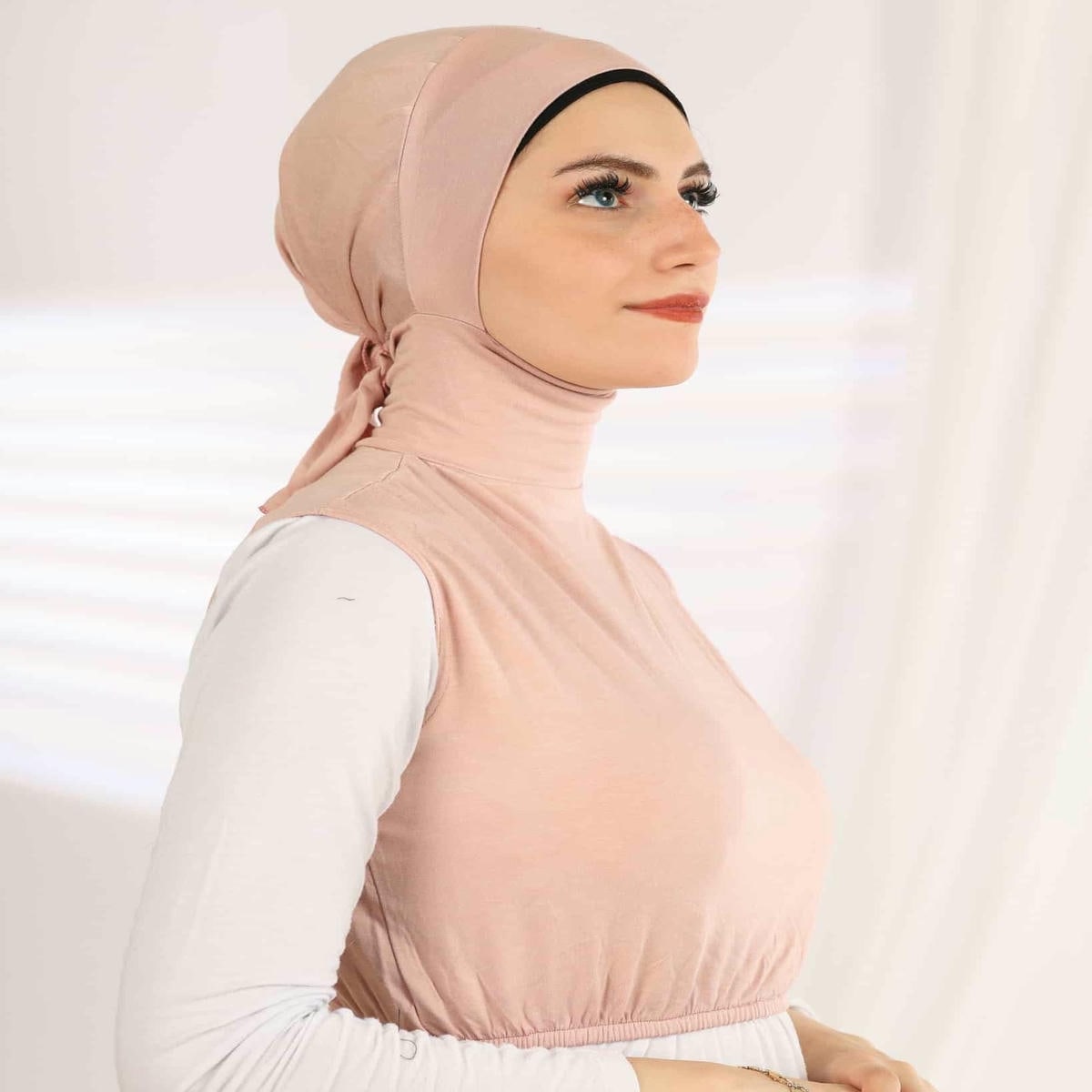 JAMILA - Sleevles Neckcover - Image 35