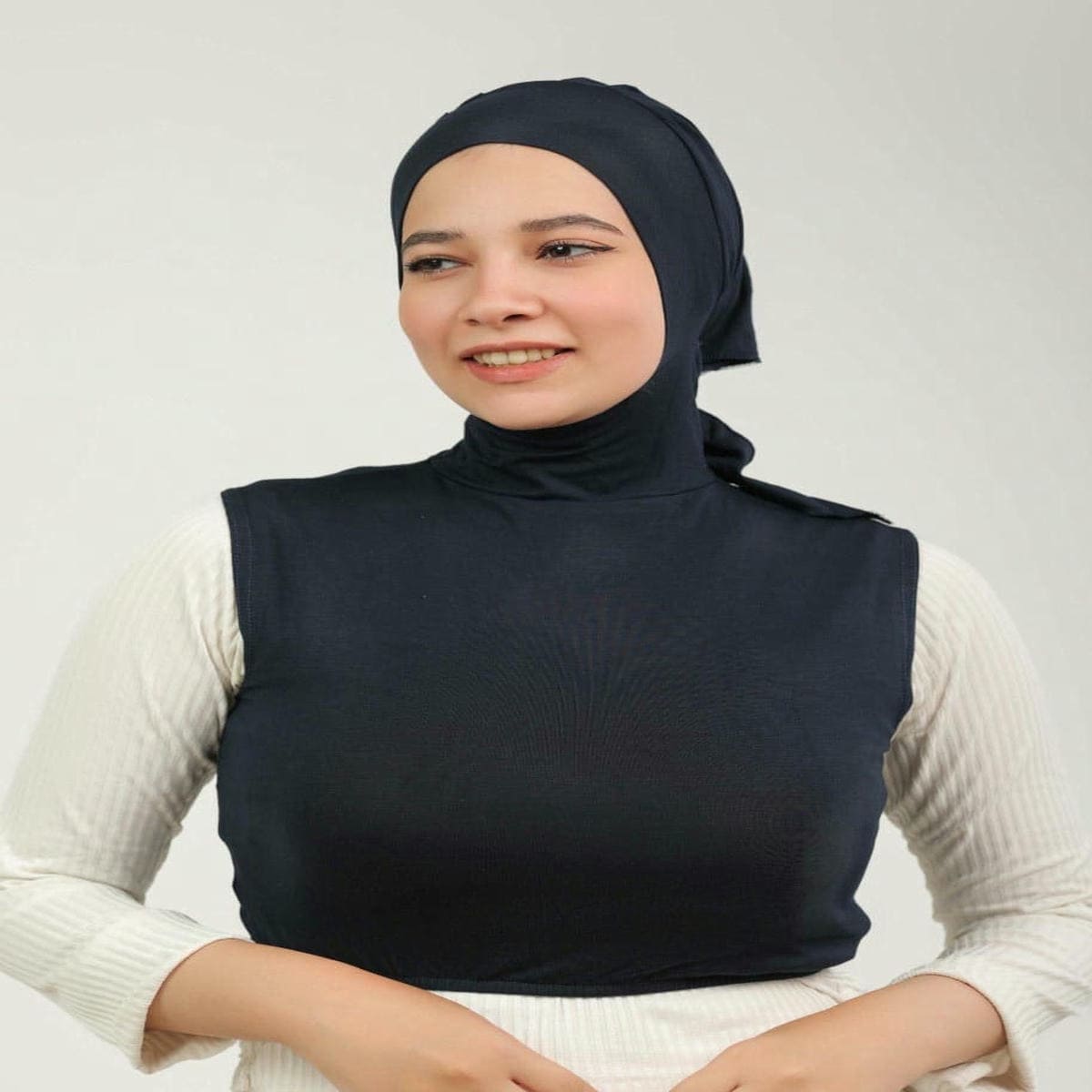 JAMILA - Sleevles Neckcover - Image 52