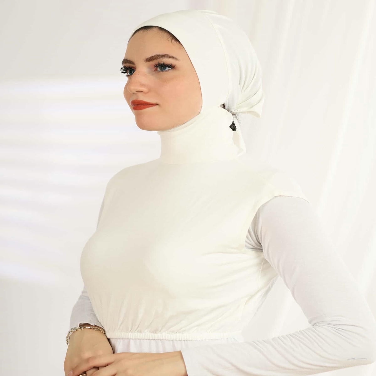 JAMILA - Sleevles Neckcover - Image 56